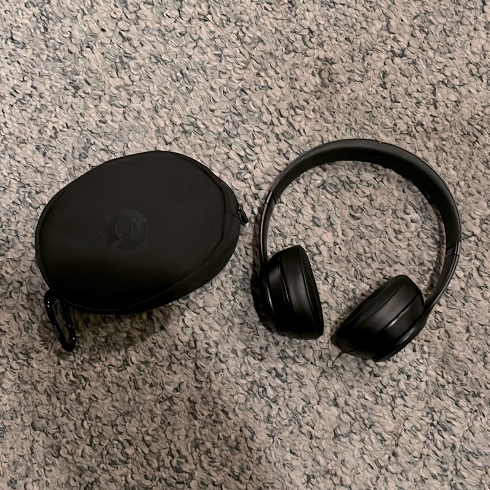 Beats Solo3 Wireless On-Ear Headphones - Matte Black